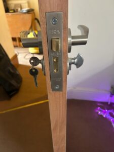 Door handle with lock